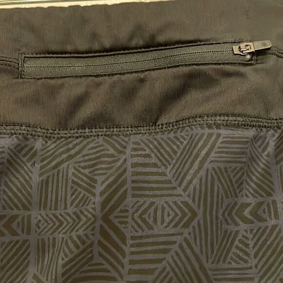 Athleta 2 in 1 Fleece Lined Skirt with Leggings - Geometric Print - Picture 4 of 9